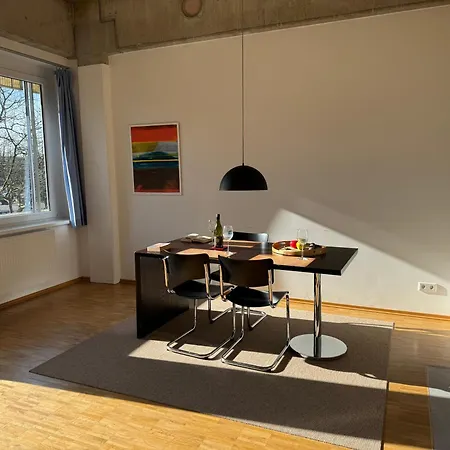 K9 Apartment *